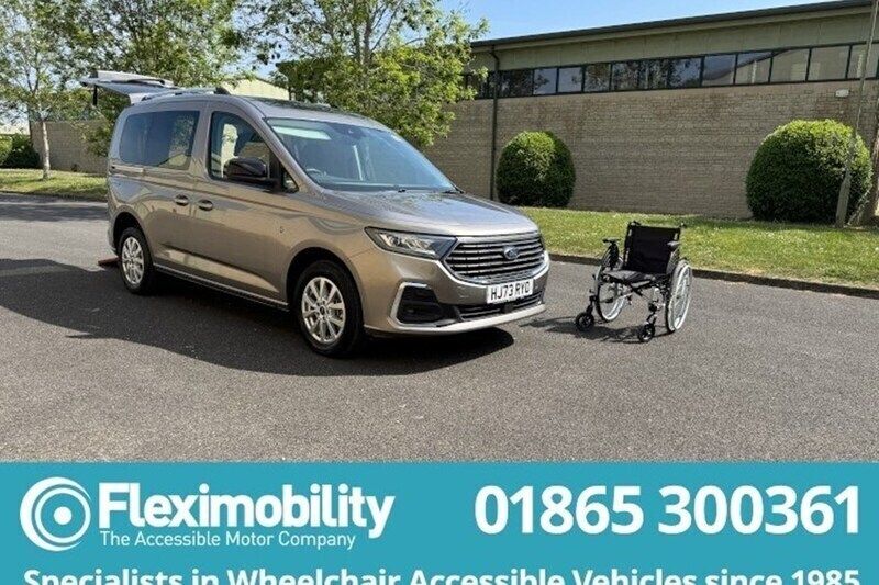 Silver Used 2023 Ford Tourneo Connect Titanium MPV | £19,995 (Super price) - Image 1/1