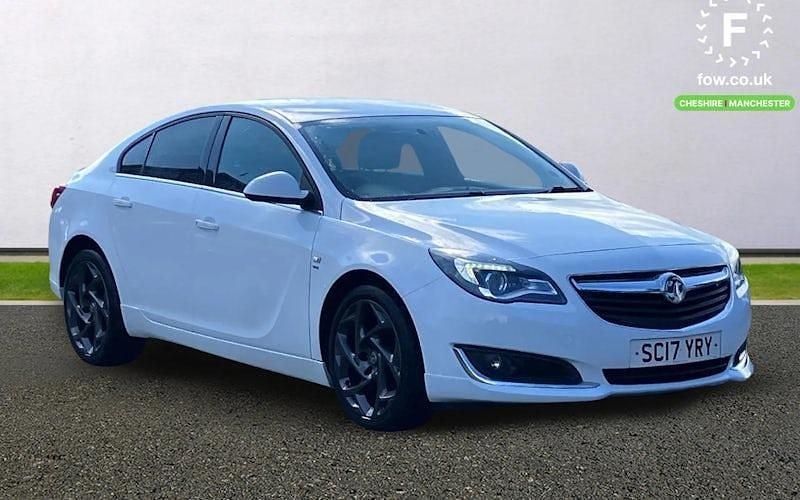Used Vauxhall Insignia SRi 136 HP (100 kW) 2016 White Hatchback