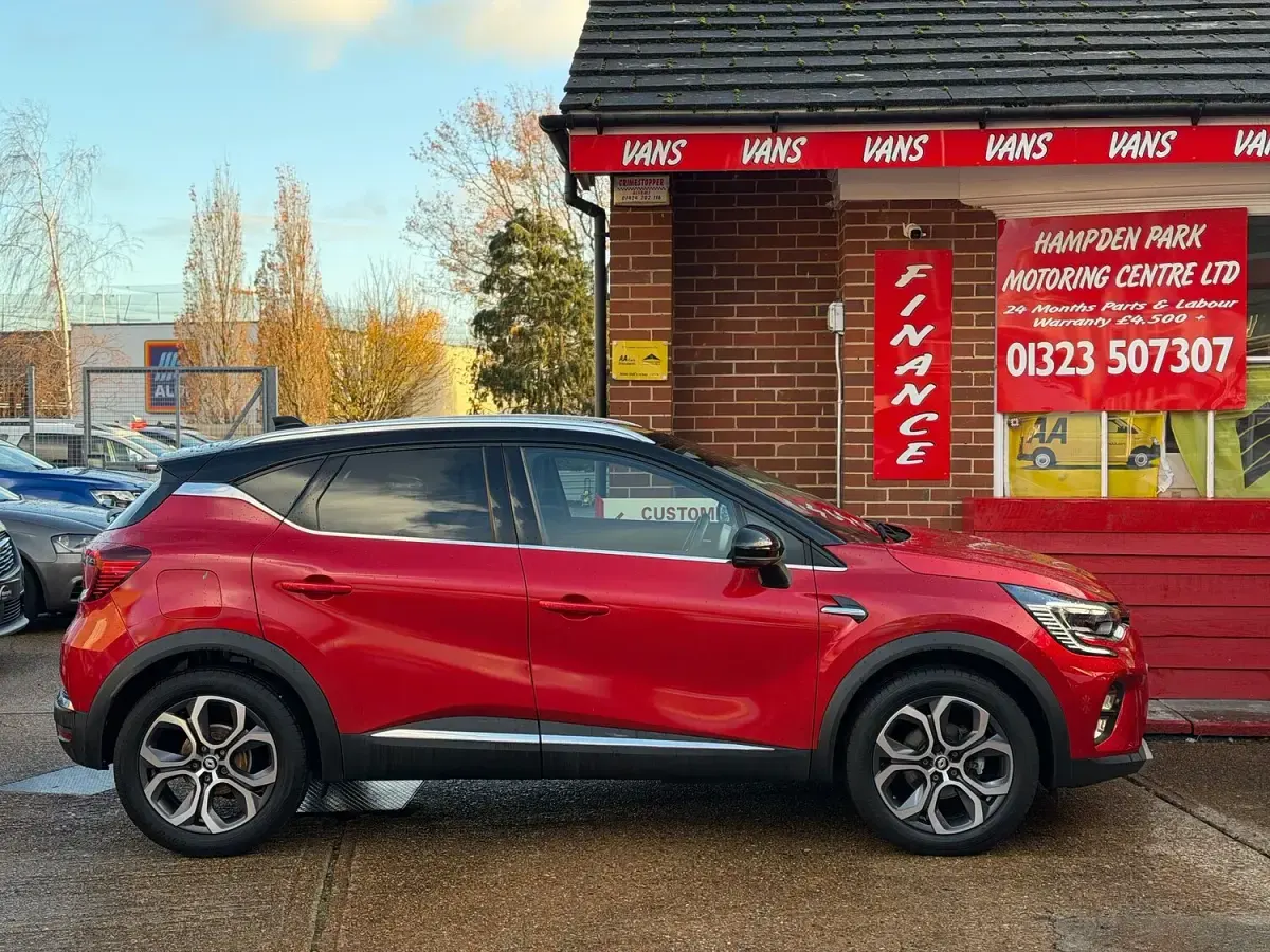 Used Renault Captur Techno 90 HP (66 kW) 2024 Red/black SUV
