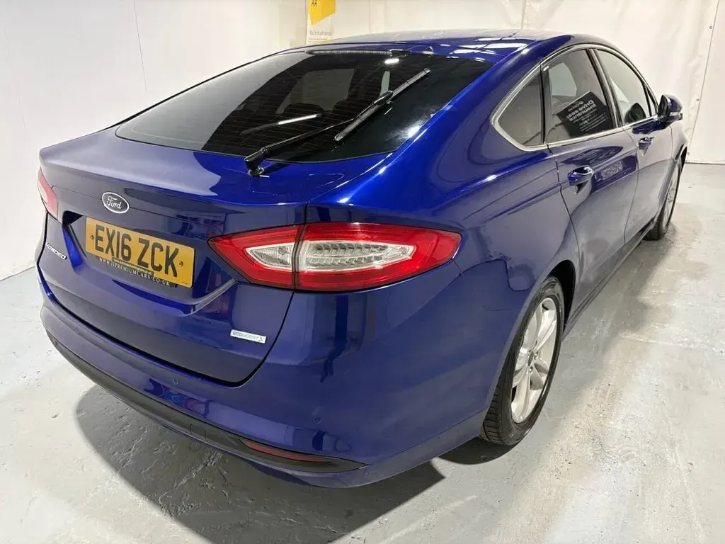 Used Ford Mondeo Zetec 160 HP (117 kW) 2016 Blue Hatchback