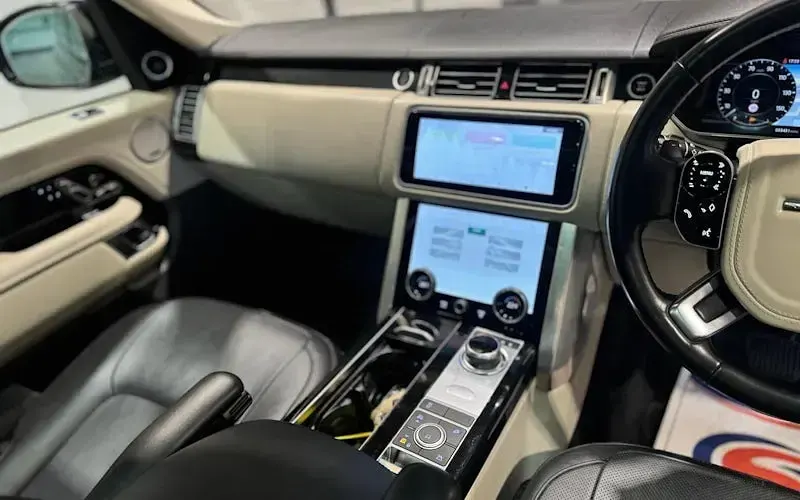 Used Land Rover Range Rover Vogue 275 HP (202 kW) 2019 Silver SUV