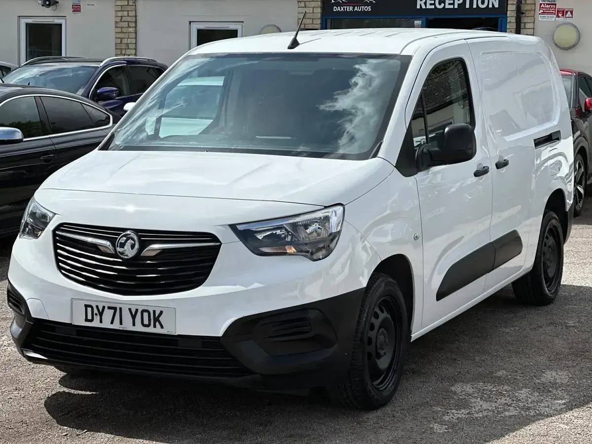 Used Vauxhall Combo 100 HP (73 kW) 2022 White MPV
