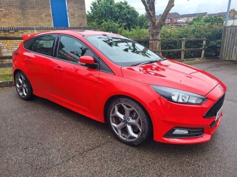Race red Used 2015 Ford Focus ST Hatchback | £11,488 (Fair price) - Image 1/1
