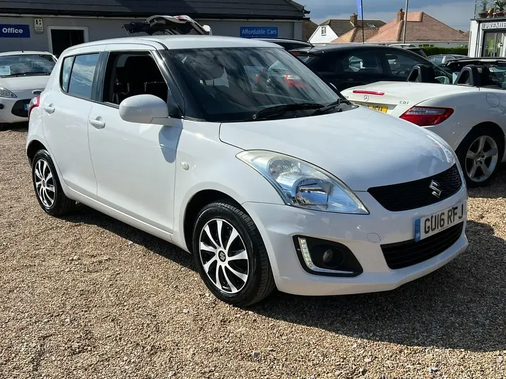 Used Suzuki Swift 94 HP (69 kW) 2016 White Hatchback