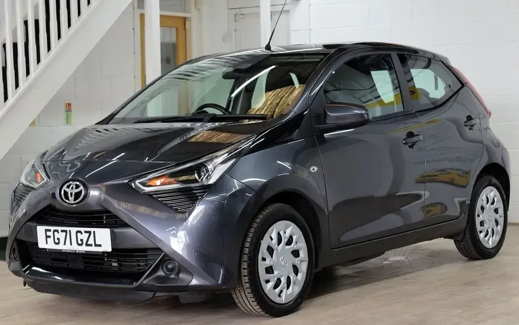 Used Toyota Aygo X-play 71 HP (52 kW) 2021 Grey Hatchback
