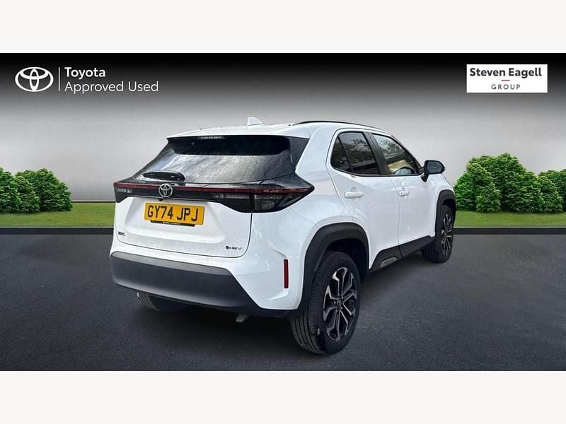 Used Toyota Yaris Hybrid Design 2024 White Hatchback