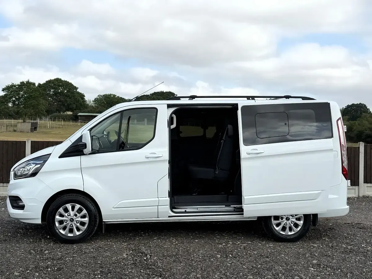 Used Ford Transit Custom Limited 130 HP (95 kW) 2019 White Van