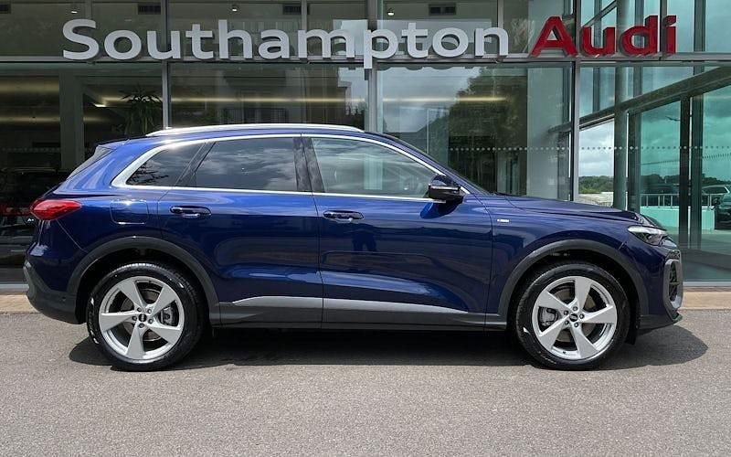 New Audi Q5 S-Line 204 HP (150 kW) 2026 Green SUV