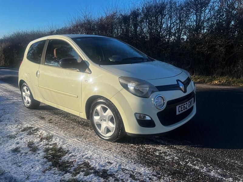 Used Renault Twingo Dynamique 75 HP (55 kW) 2012 White Hatchback
