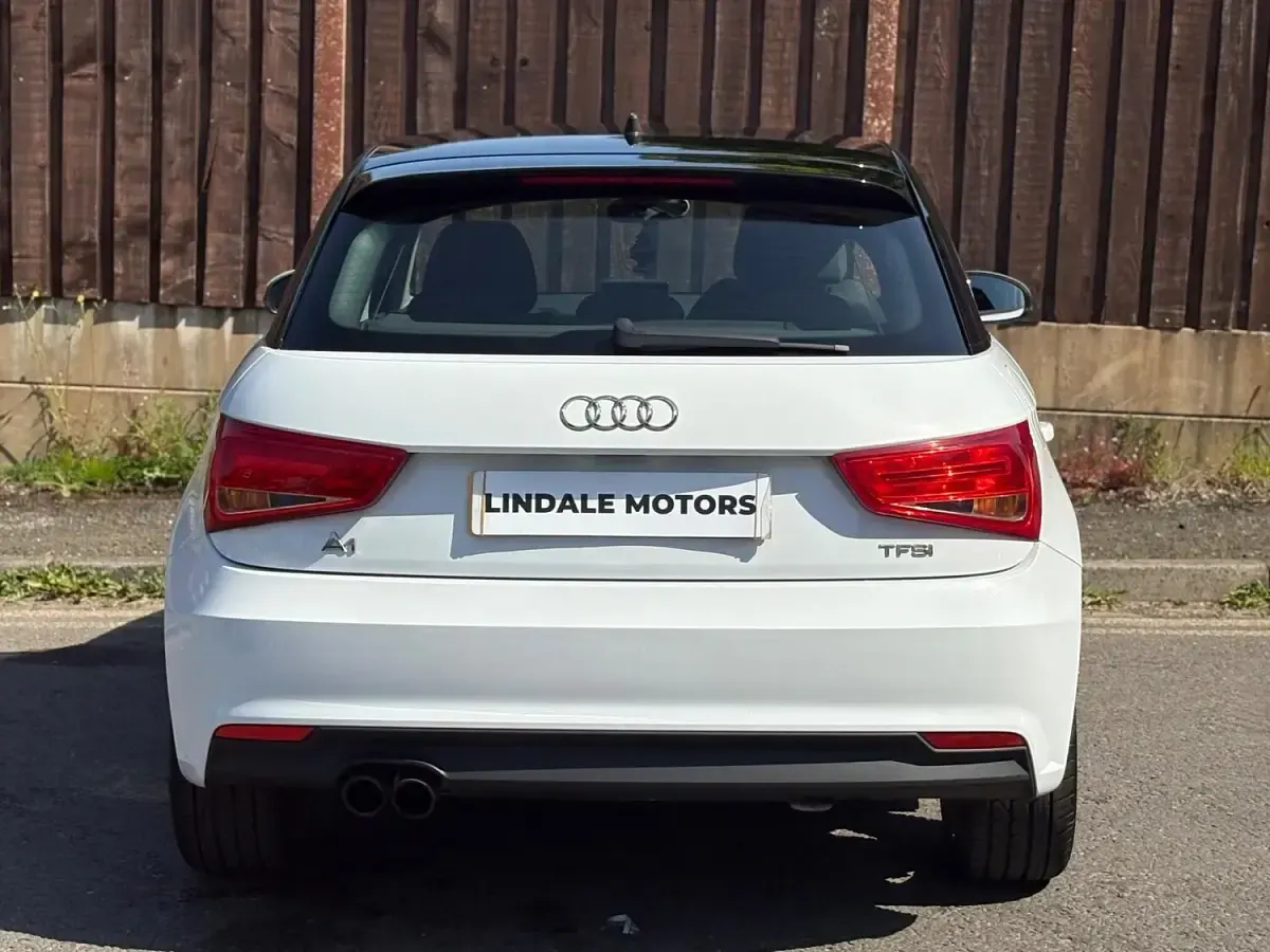 Used Audi A1 Sportback Sport 125 HP (91 kW) 2015 White Hatchback