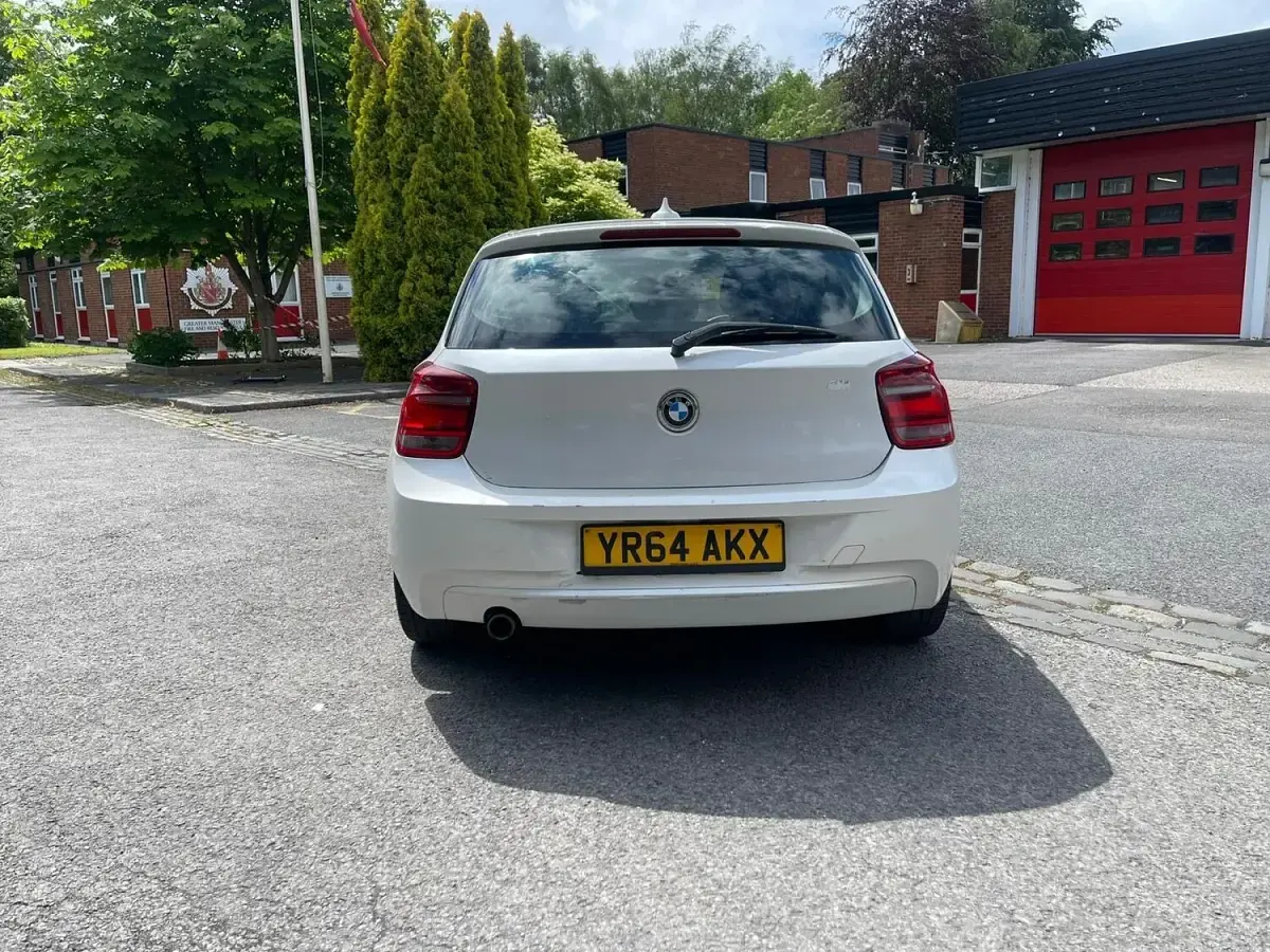 Used BMW 118 Sport Line 2014 White Hatchback