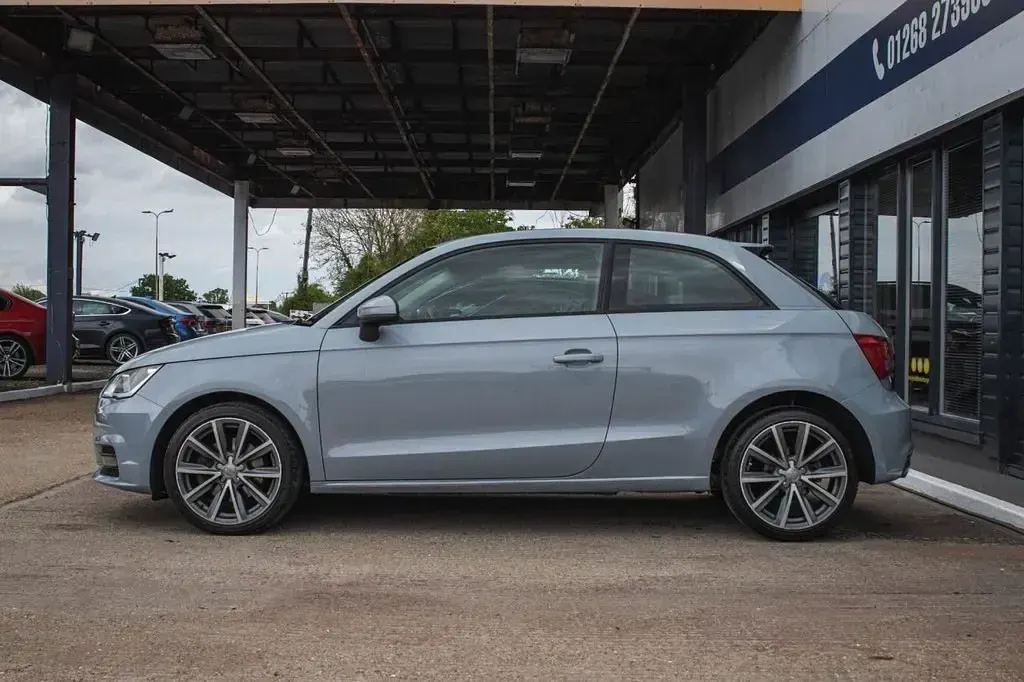 Begagnad Audi A1 Sport 116 HK (85 kW) 2018 Grå Halvkombi