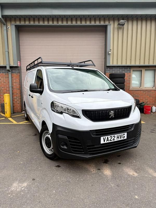 White Used 2022 Peugeot Expert Premium Van | £8,995 (Good price) - Image 1/4