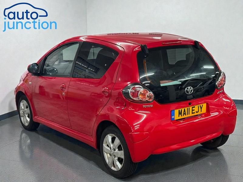 Usado Toyota Aygo 2011 Vermelho Citadino