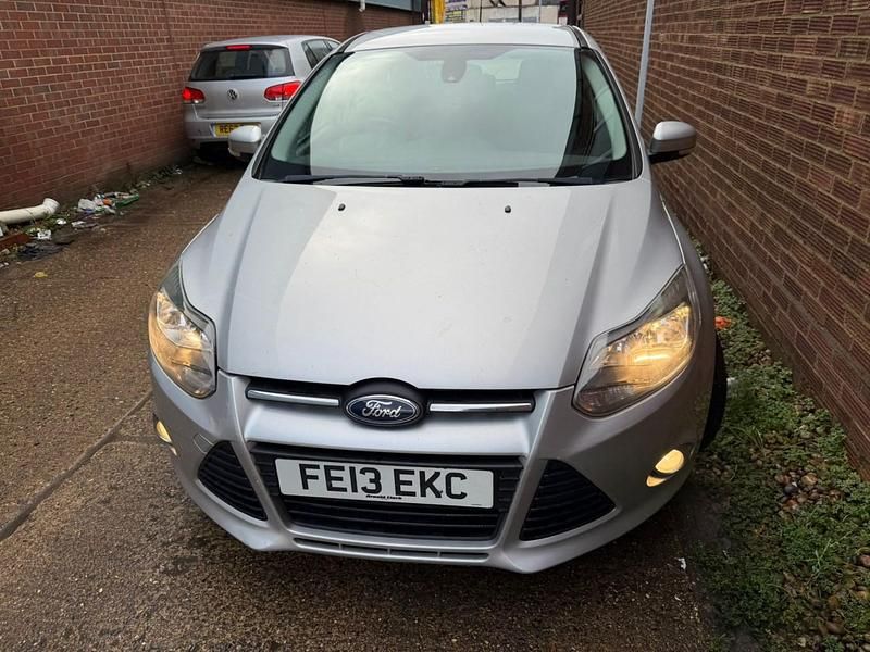 Used Ford Focus Zetec 2013 Silver Hatchback