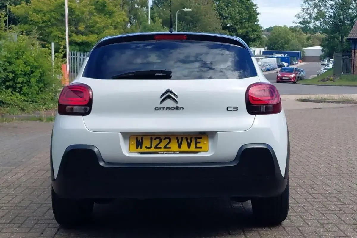 Used Citroën C3 Shine 102 HP (75 kW) 2022 White Hatchback
