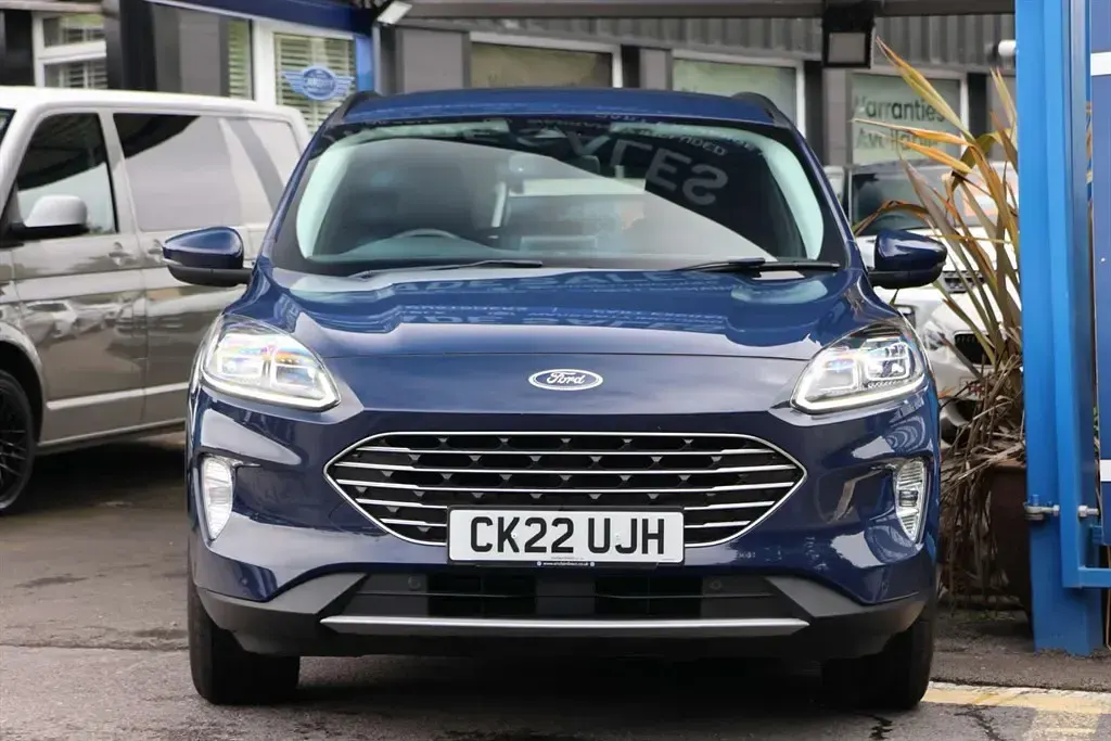 Used Ford Kuga Titanium 120 HP (88 kW) 2022 Blazer blue (standard paint) SUV