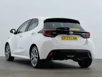 Used Toyota Yaris 116 HP (85 kW) 2023 White Hatchback