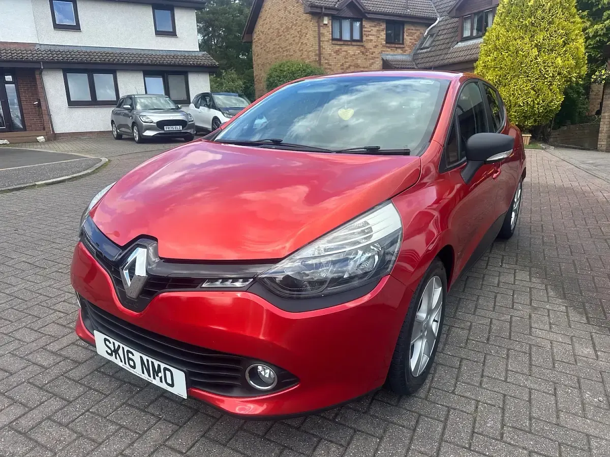Used Renault Clio Play 75 HP (55 kW) 2016 Red Hatchback