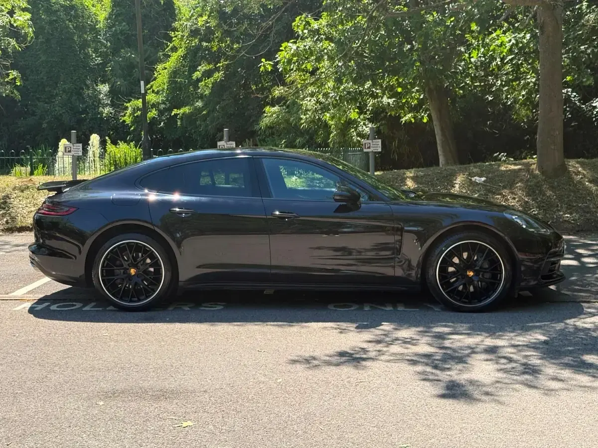Used Porsche Panamera 422 HP (310 kW) 2017 Black Hatchback