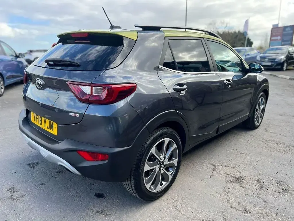 Usado Kia Stonic First Edition 2018 Cinzento SUV