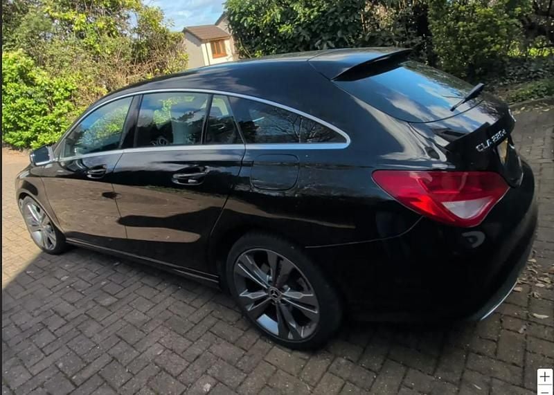 Usado Mercedes CLA220 177 HP (130 kW) 2017 Preto Sedan