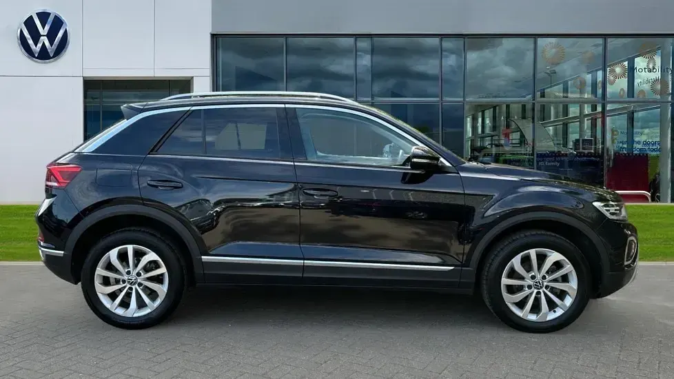Used VW T-Roc Style 150 HP (110 kW) 2025 Deep black pearl SUV