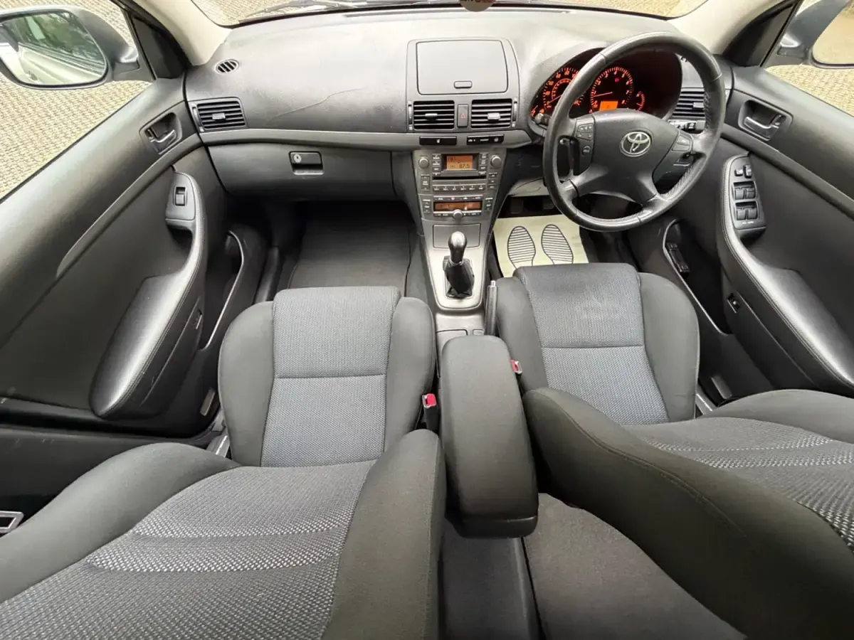 Usado Toyota Avensis T3 129 HP (94 kW) 2007 Prateado Carrinha