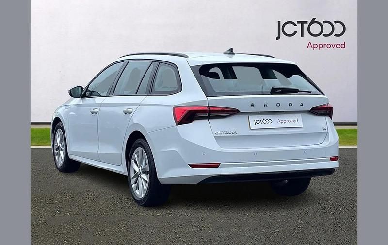 Used Skoda Octavia SE Technology 200 HP (147 kW) 2023 White Estate