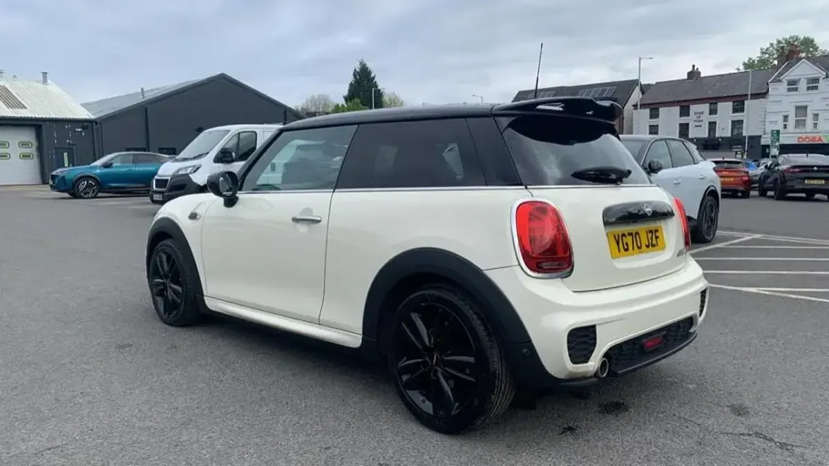Usado Mini Cooper Hatch 134 CV (98 kW) 2020 Blanco Utilitario