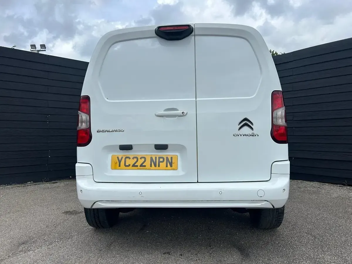 Second-hand Citroën Berlingo 100 CP (73 kW) 2022 Alb Monovolum