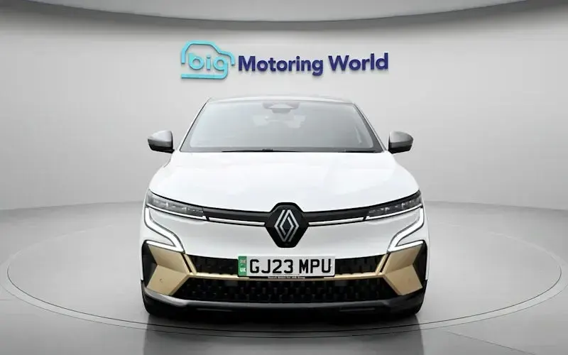 Used Renault Megane E-Tech Iconic 160 kW (218 HP) 2023 White/grey Hatchback