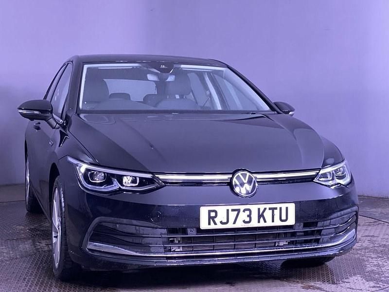 Second-hand VW Golf VIII Style 150 CP (110 kW) 2024 Negru Hatchback