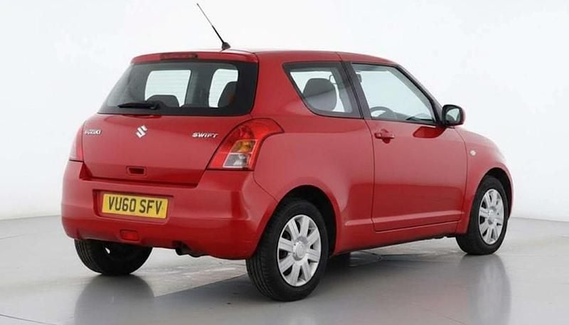 Used Suzuki Swift SZ3 91 HP (66 kW) 2010 Red Hatchback