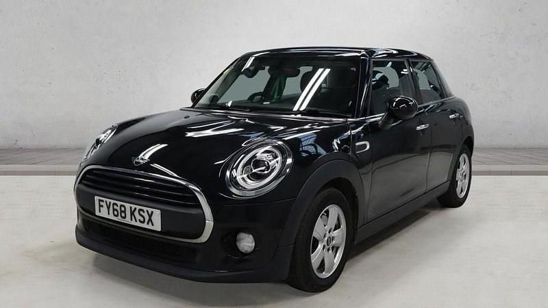 Usado Mini ONE Hatch 102 CV (75 kW) 2018 Negro Utilitario