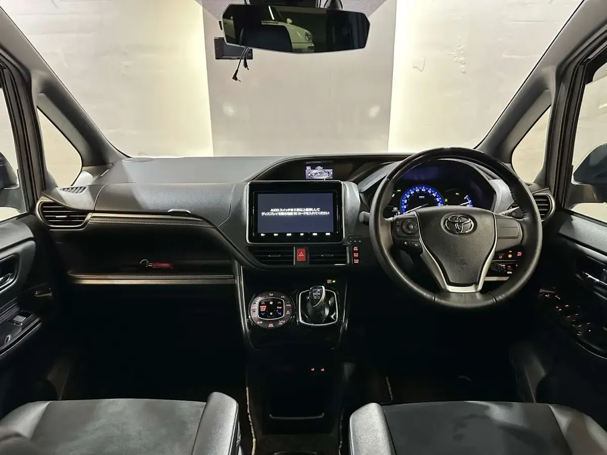 Usado Toyota Noah 2025 Negro Monovolumen