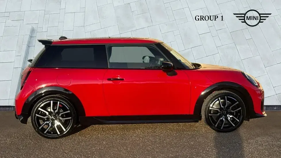 Used Mini Cooper Hatch 113 kW (154 HP) 2025 Red Hatchback