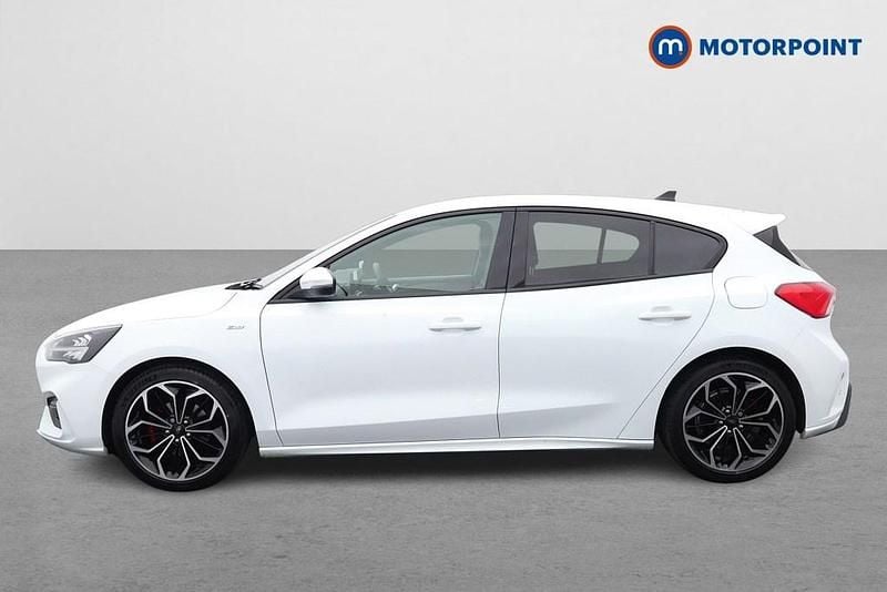 Used Ford Focus ST-Line X 125 HP (91 kW) 2021 White Hatchback