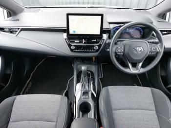 Usado Toyota Corolla Design 140 HP (102 kW) 2025 Branco Carrinha