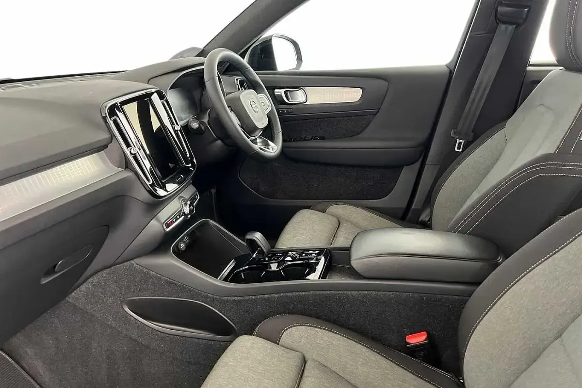 Used Volvo XC40 Plus 211 HP (155 kW) 2022 Black stone SUV