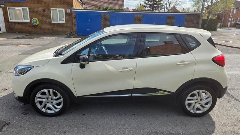 Begagnad Renault Captur Dynamique 90 HK (66 kW) 2016 Beige SUV