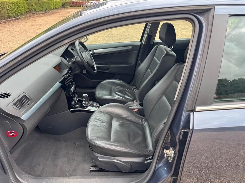 Second-hand Vauxhall Astra Elite 2008 Albastru Hatchback