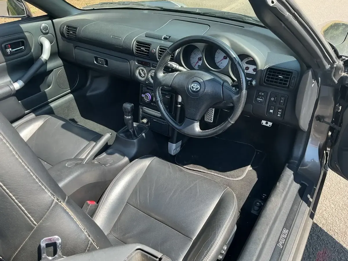 Used Toyota MR2 140 HP (102 kW) 2004 Mercury grey metallic Cabriolet