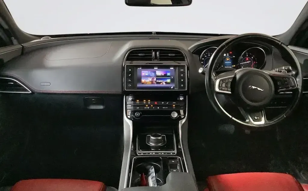 Used Jaguar XE R-Sport 180 HP (132 kW) 2017 Black Sedan
