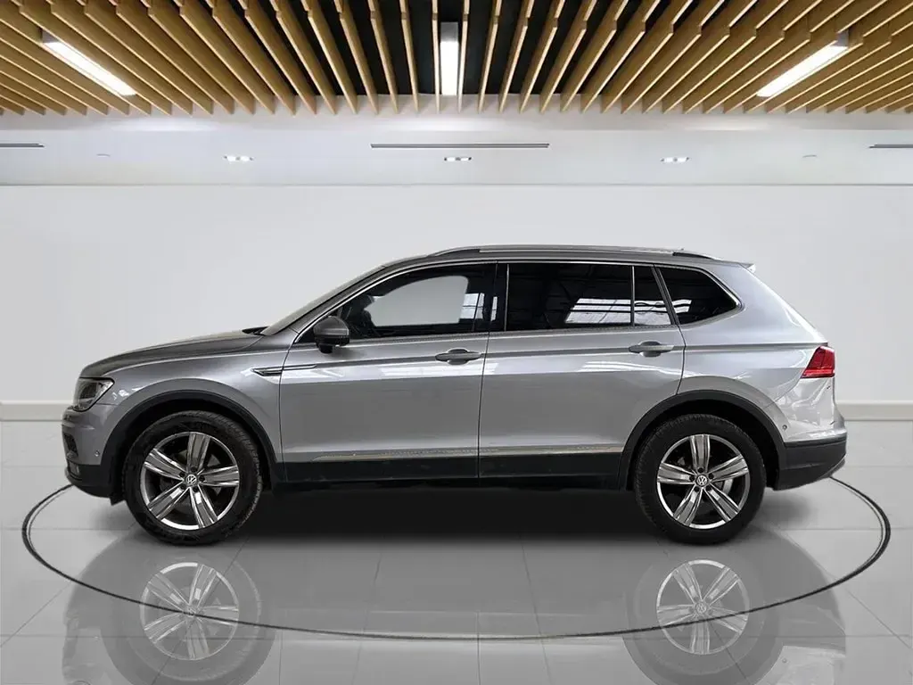 Usado VW Tiguan Allspace Match 150 HP (110 kW) 2021 Prateado SUV