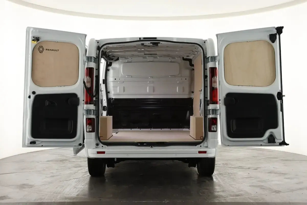New Renault Trafic 2026 White