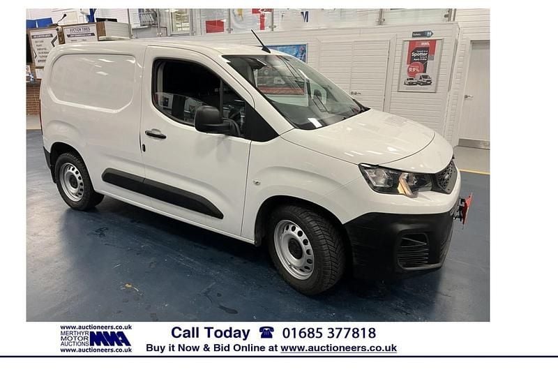 Used Peugeot Partner 75 HP (55 kW) 2019 White MPV