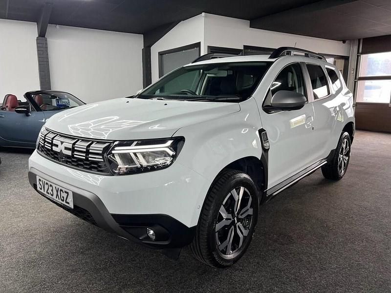 Käytetty Dacia Duster Journey 90 HP (66 kW) 2023 Valkoinen Katumaasturi