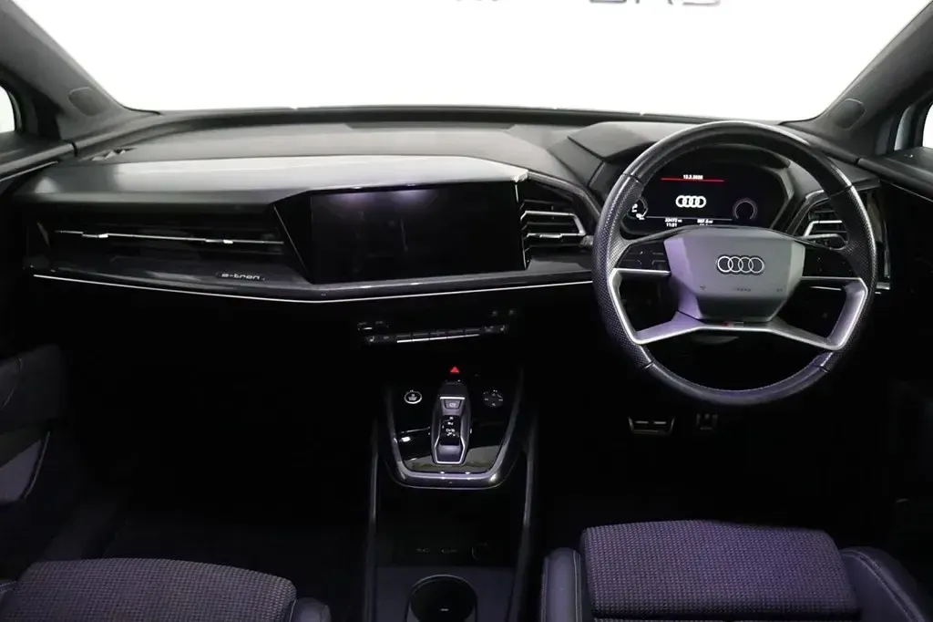 Used Audi Q4 e-tron S-Line 125 kW (170 HP) 2021 White SUV