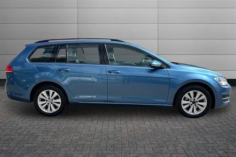 Used VW Golf VII SE 125 HP (91 kW) 2016 Pacific blue Estate